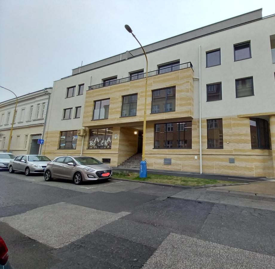 Entrez Apartments Bastova - City Centre Кошице Экстерьер фото