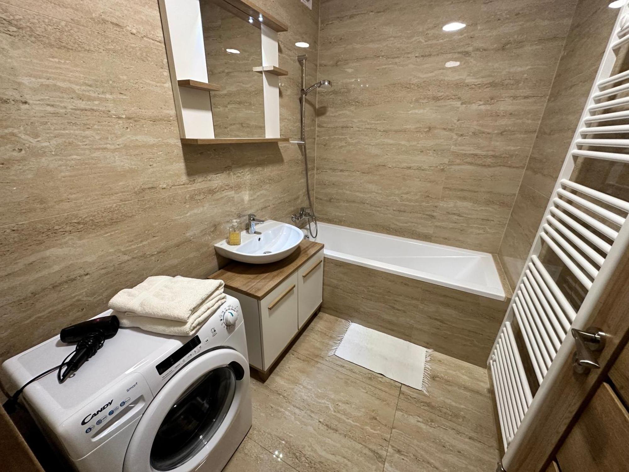 Entrez Apartments Bastova - City Centre Кошице Экстерьер фото